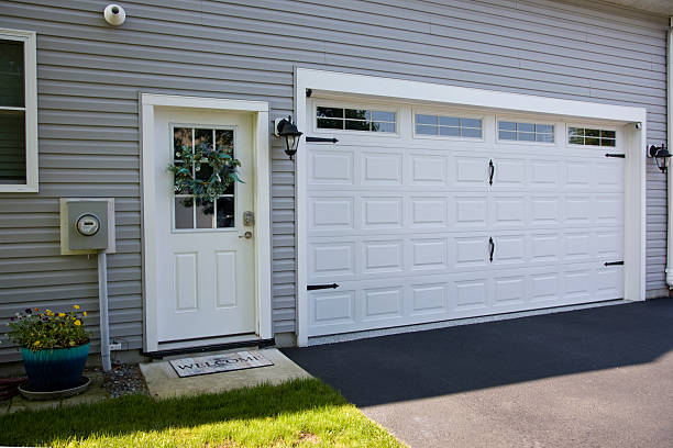 24/7 Emergency Garage Door Panel Replacement experts in North Palm Beach, FL